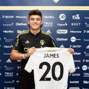 Daniel James é anunciado pelo Leeds