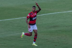 Bruno Henrique comemora o gol do Flamengo